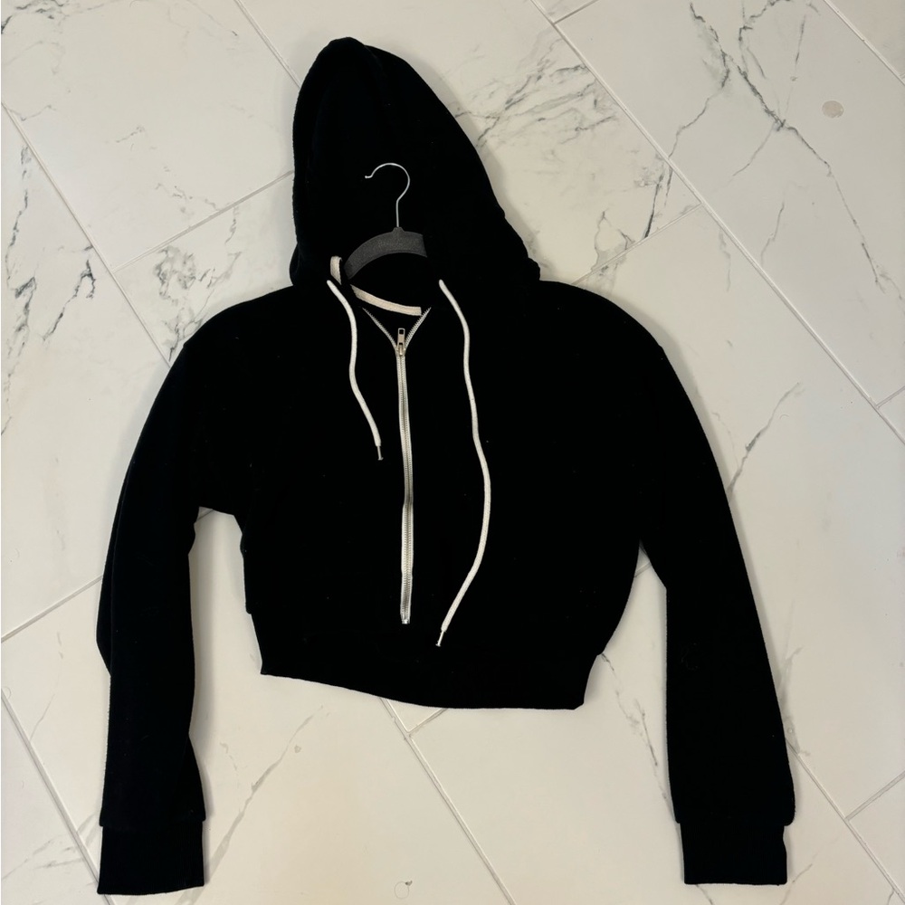FOREVER 21 blank cropped zip up